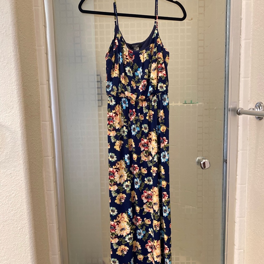 Floral maxi dress 🌺